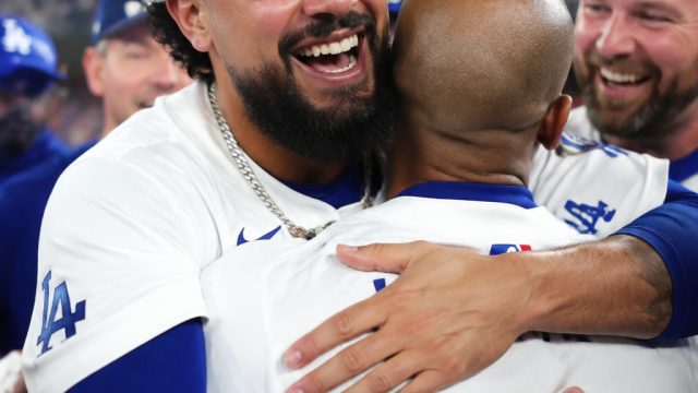 Anthony Banda Celebrates Bonds at Dodgers' World Series Reunion | okebet99 login, qq188mobile