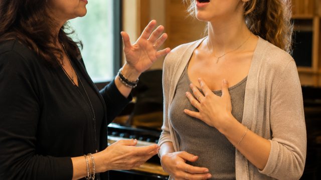 Unveiling the Secrets of Hollywood's Leading Vocal Coach | cocol88 slot, kingbet 138 slot