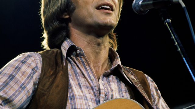 John Denver's Classic Anthem Gains Popularity Amid U.S. Soccer Surge | draytek vigor, hasil pengelua